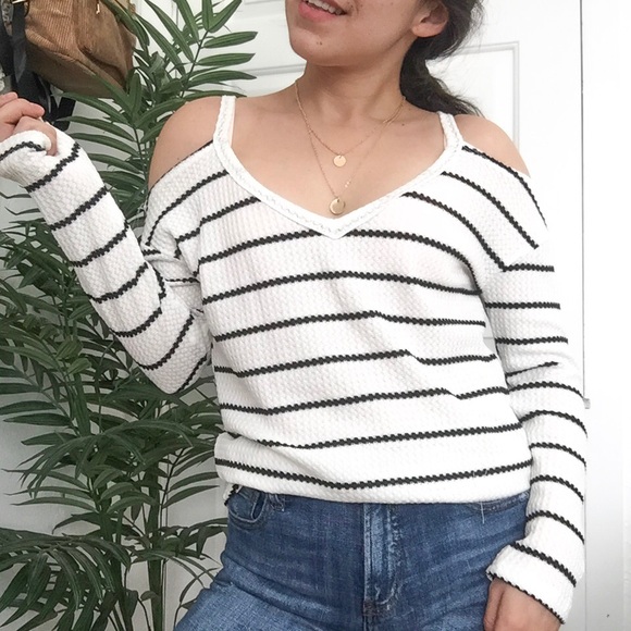 upstyleboutique Tops - ❗️Three Left❗️NWT V-Neck Stripe Long Sleeve